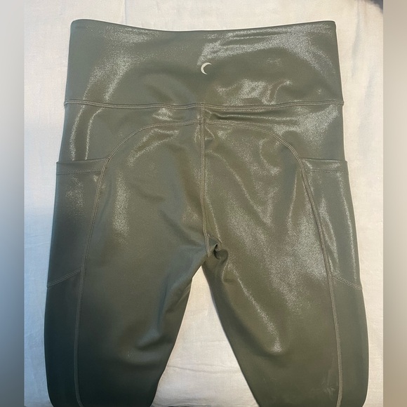 Zyia Army Metallic Green Pocket Light n Tight 7/8 24” Leggings Sz 8-10 - Picture 9 of 10
